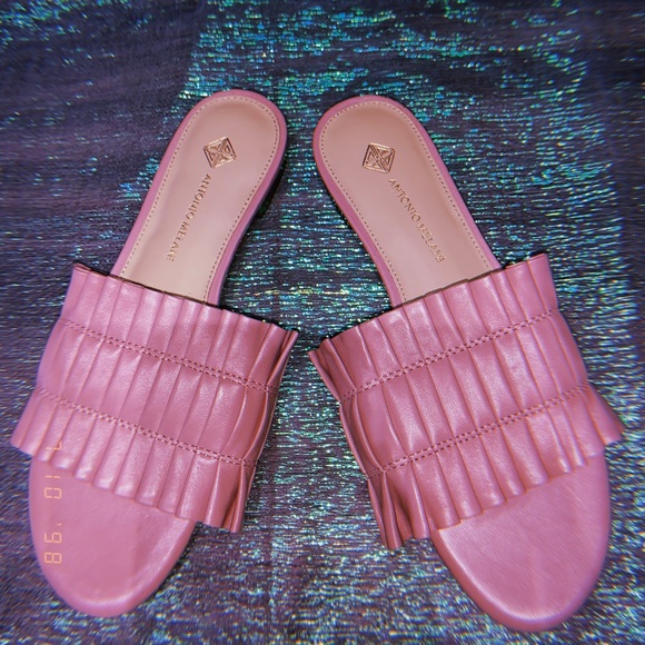 Antonio Melani Sandals - Picture 1 of 2